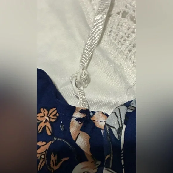 LACE FLORAL ROMPER - Picture 6 of 8